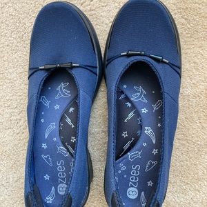 Bzees~Electric Navy Blue, low heel washable shoes. NEW without box or tag.